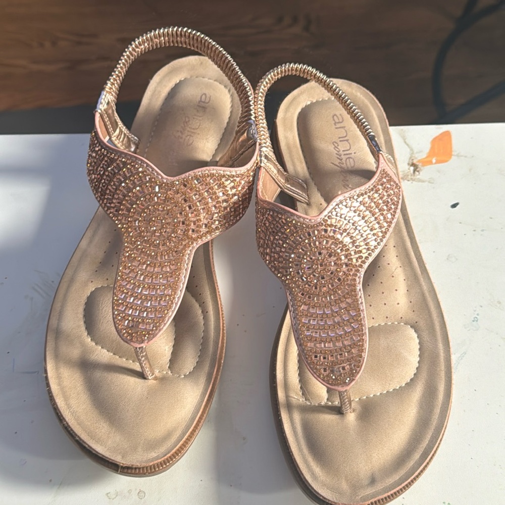 Women’s Rose Gold Toe-Thong Sandals 7.5
